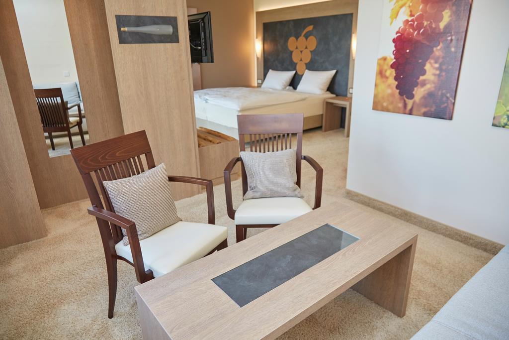 Hotel-Gasthof Die Post Brennerei Frankenhoehe Schillingsfürst Zewnętrze zdjęcie